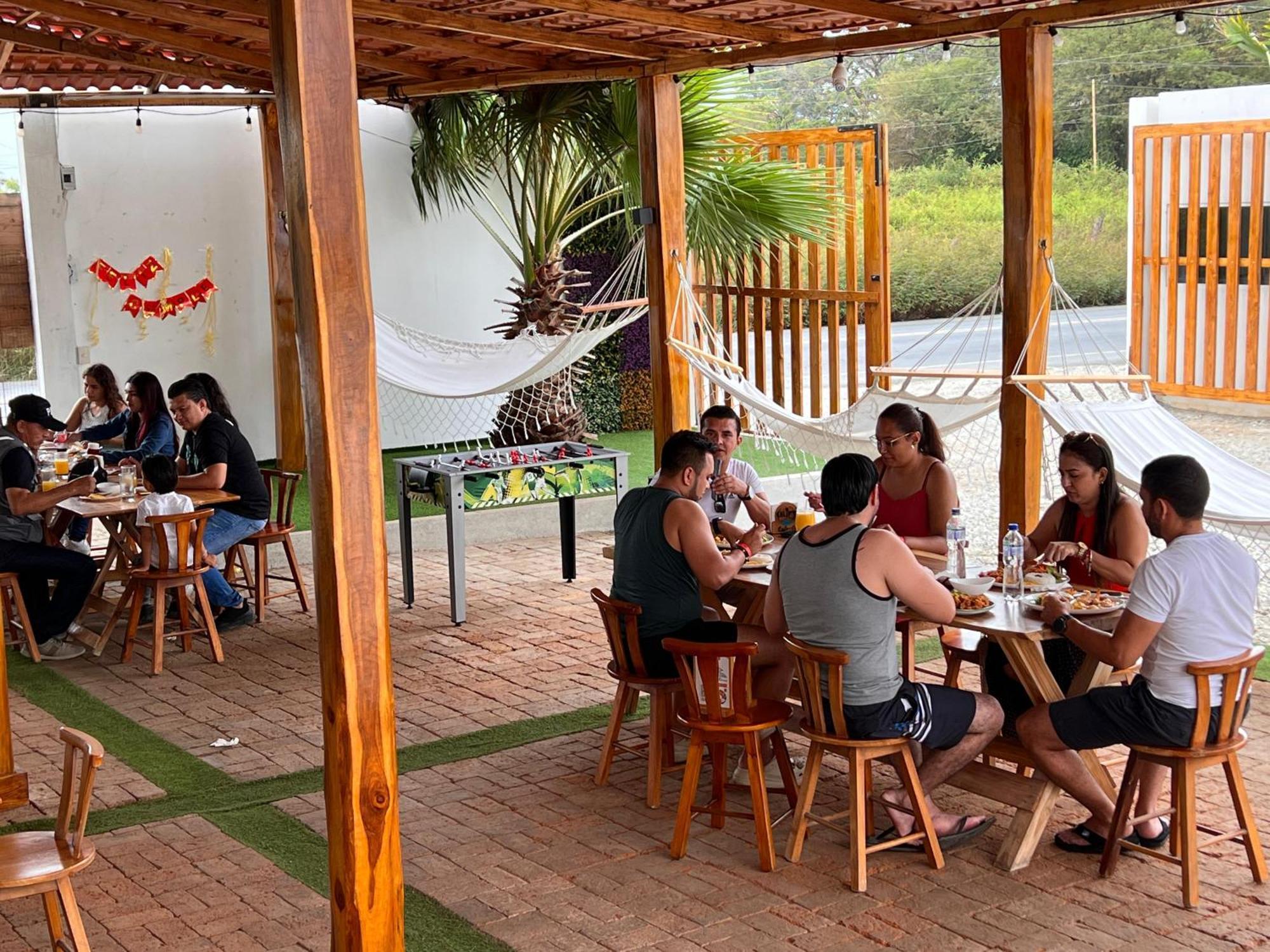 Ohana Beach Hotel ปลายาส ภายนอก รูปภาพ