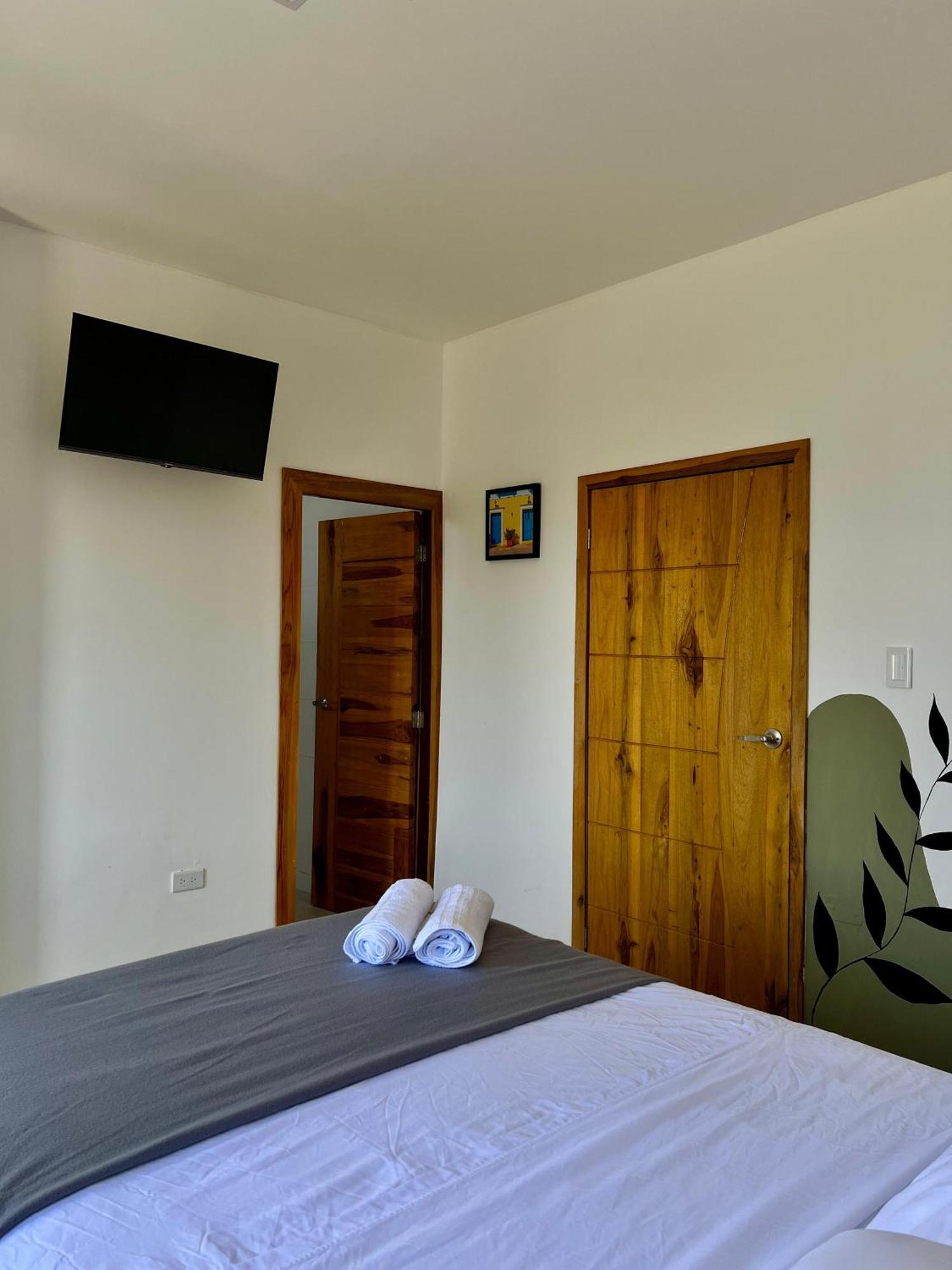 Ohana Beach Hotel ปลายาส ภายนอก รูปภาพ